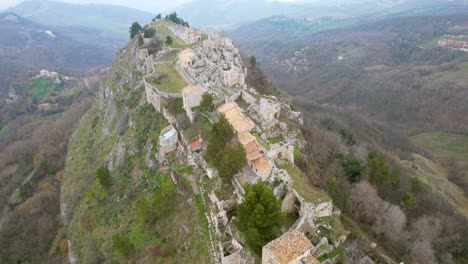 Dies-Ist-Ein-Luftbildvideo-Des-Alten-Dorfes-Gessopalena-In-Italien