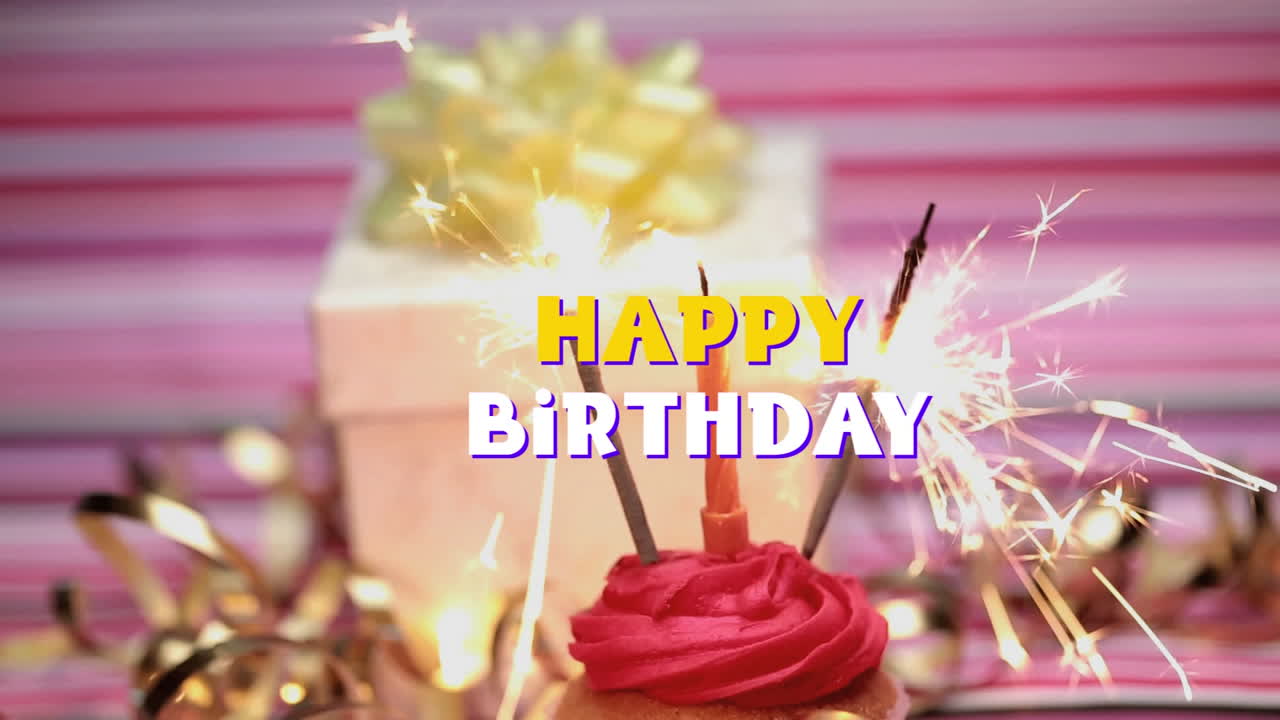 컵케이크와  ⁇ 불 위에 쓴 생일 축하