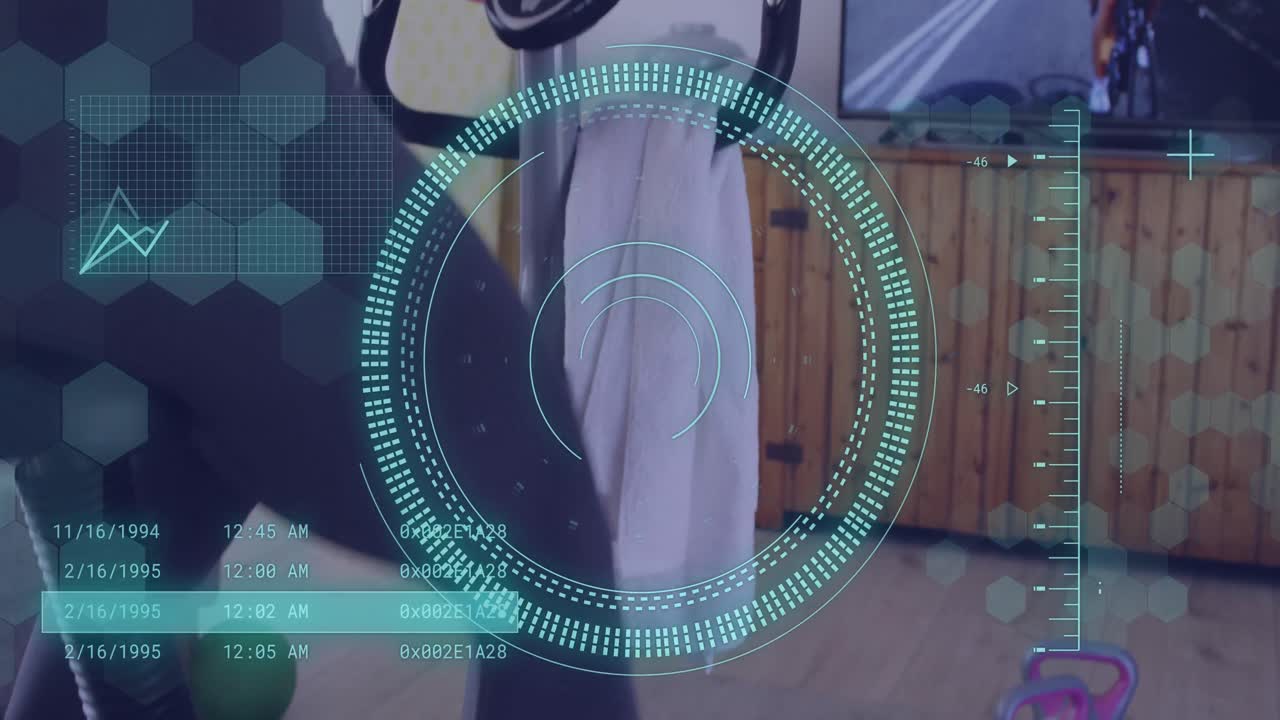 animación del procesamiento de datos sobre una mujer caucásica haciendo ejercicio, usando una bicicleta estacionaria