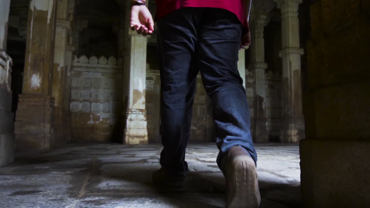 인도 서부 구자라트 주 챔파네르에 있는 자마 모스크로도 알려진 유산 자미 마스지드는 챔파네르-파바가드 고고학 공원의 일부입니다