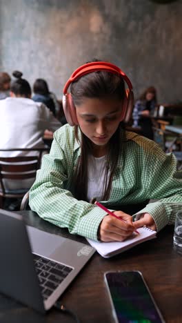 young woman studying in a cafe