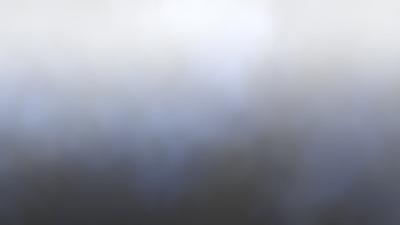 신비로운 하늘, 구름의 어리와 함께 파란색과 보라색의 매혹적인 혼합물