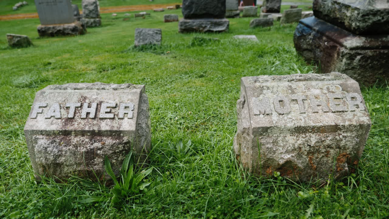 어머니와 아버지의 묘비