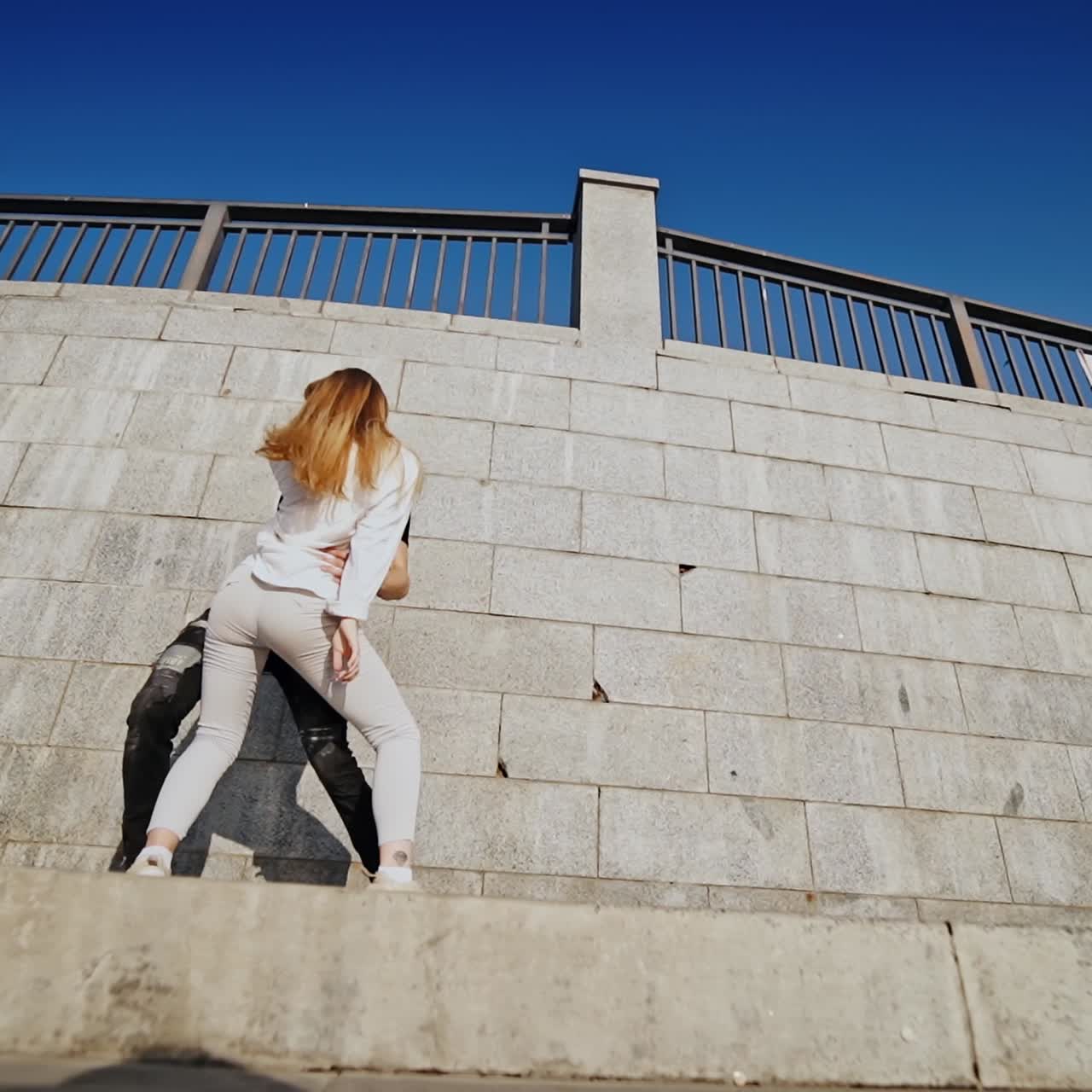 Romantiske udendørs elskende