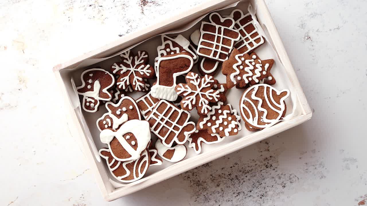 colección de galletas navideñas de pan de jengibre de varias formas