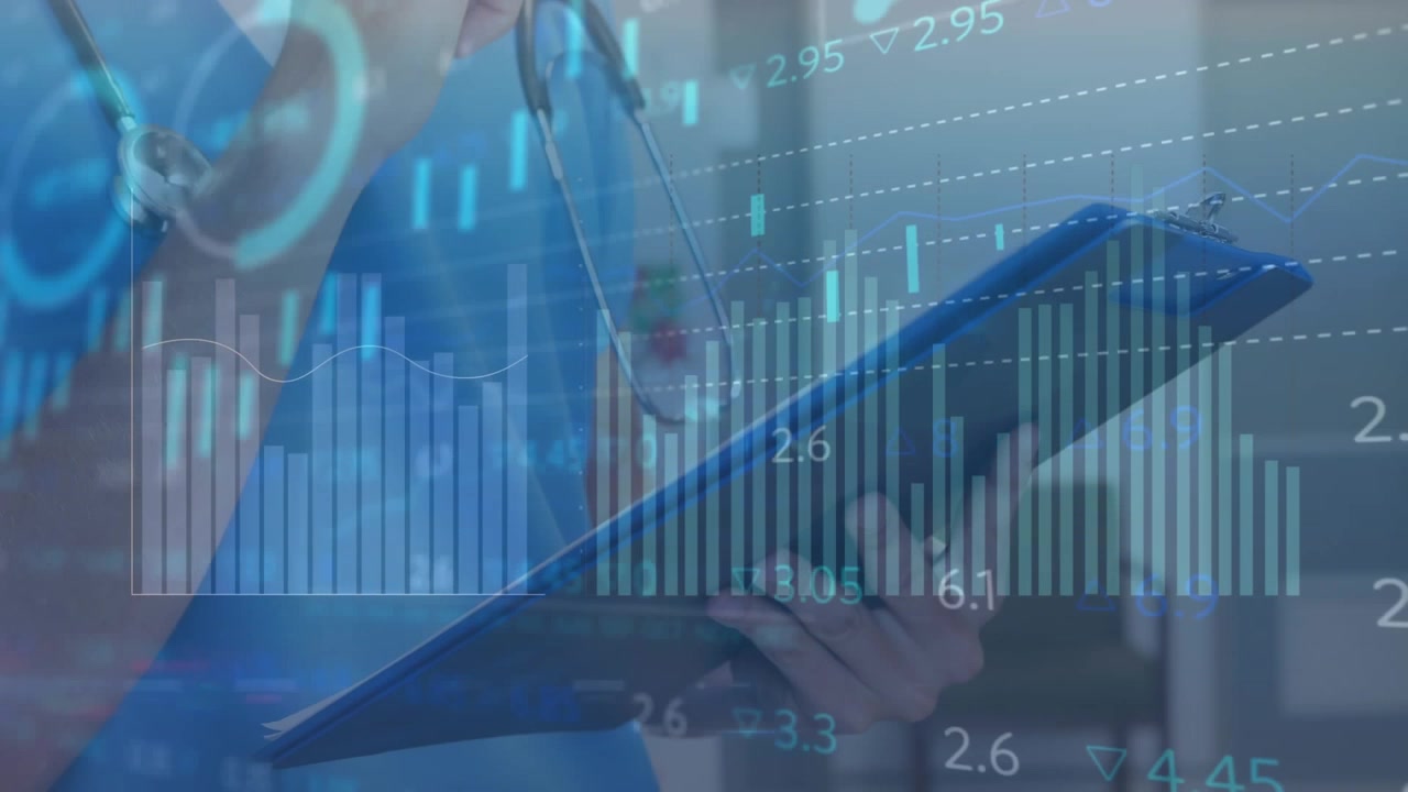 Animazione di statistiche ed elaborazione di dati finanziari su uomo che usa lo smartphone