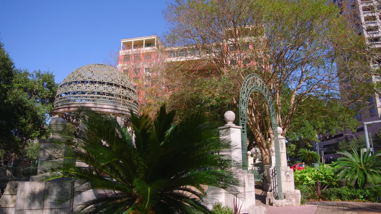 휴스턴 박물관 구역의 메 록웰 콜로네이드 기념비 지역