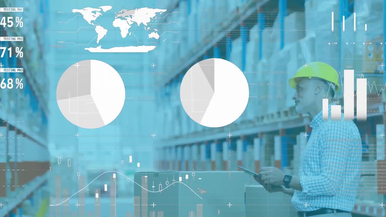 procesamiento de datos estadísticos contra el supervisor masculino superior utilizando una tableta digital en el almacén