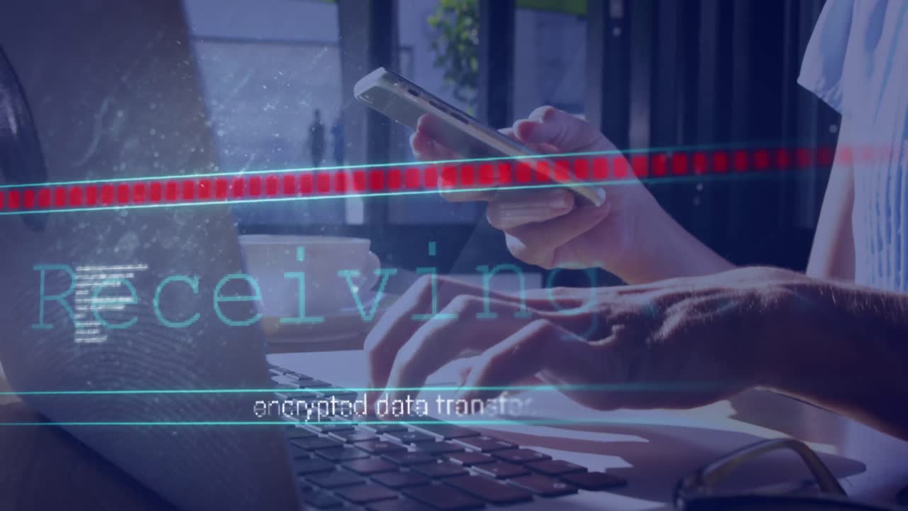 스마트폰을 사용하는 여성에 대한 데이터 처리 애니메이션