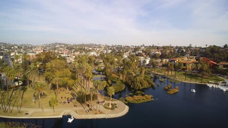toma aérea de la tarde del parque echo en los ángeles