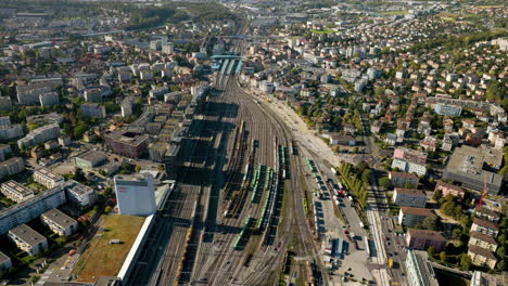 Vista-Aérea-De-La-Estación-De-Tren-Renens-VD-En-Vaud,-Suiza.