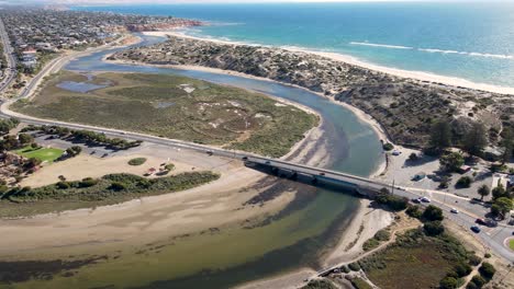 Blick-Auf-Die-Mündung-Des-Onkaparinga-River,-Port-Noarlunga,-Südaustralien