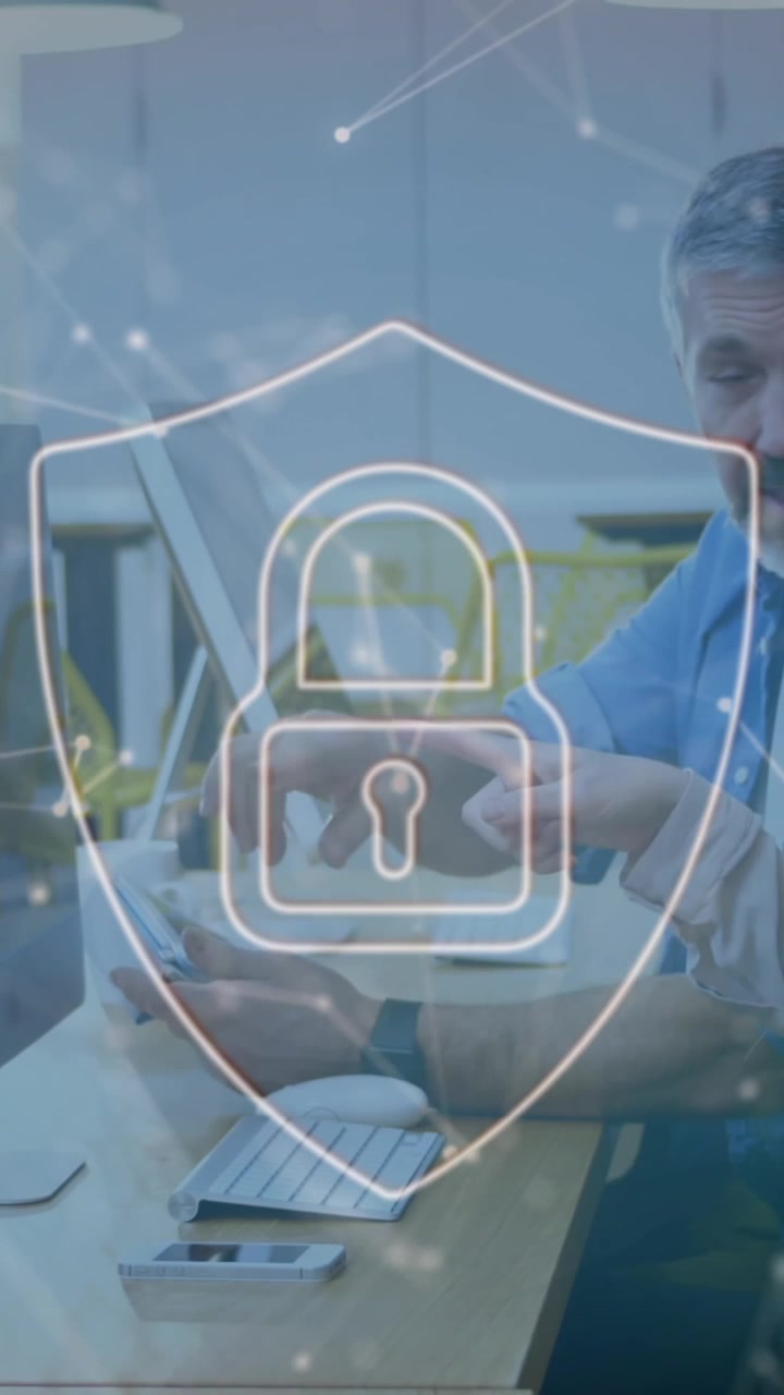 Animazione di una rete di connessioni e di elaborazione dati su persone d'affari che indossano cuffie telefoniche.
