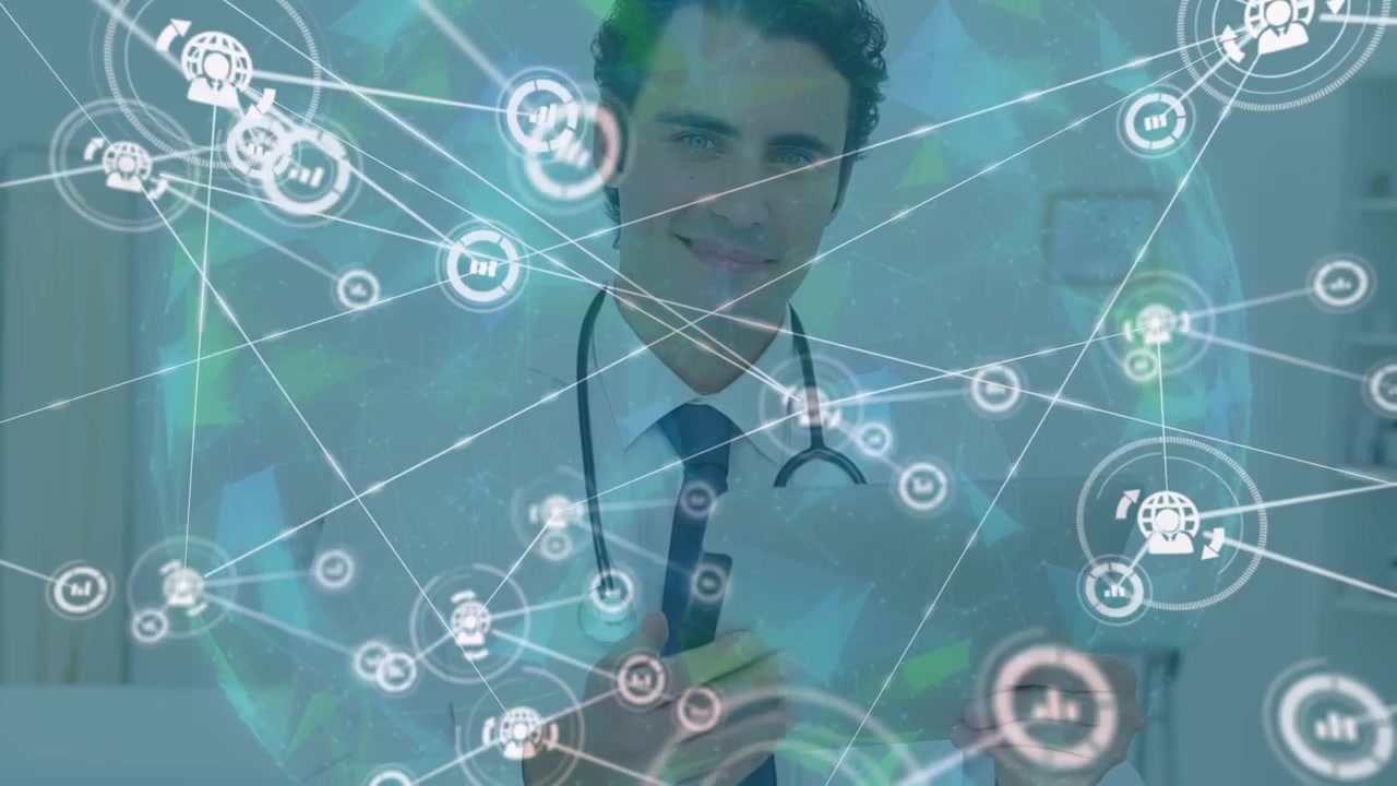 Médico que utiliza una tableta digital con visualización de datos médicos