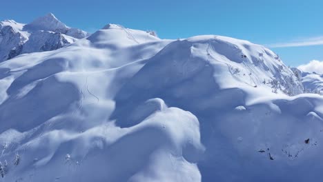 Expansive-aerial-view-pushing-in-on-a-snow-covered-landscape-in-the-Cascade-mountains-of-Washington-State