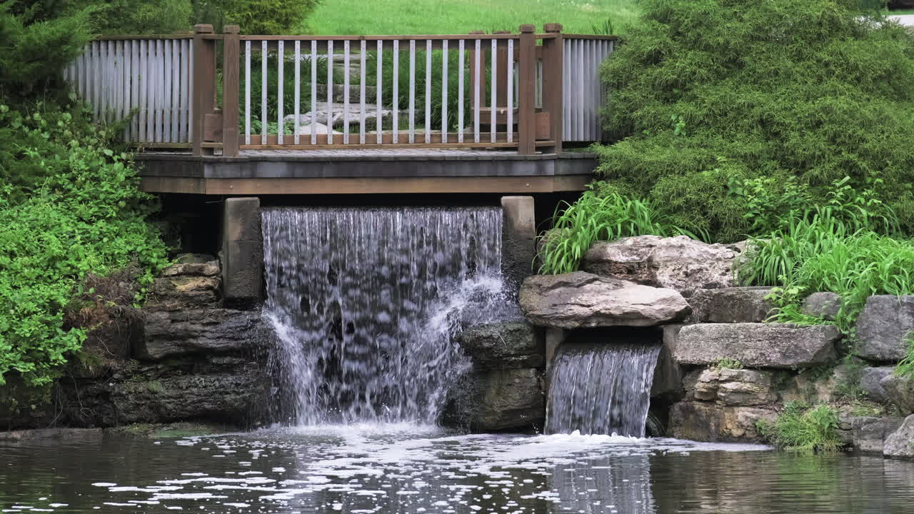 정적 slomo 고요한 분수 장면