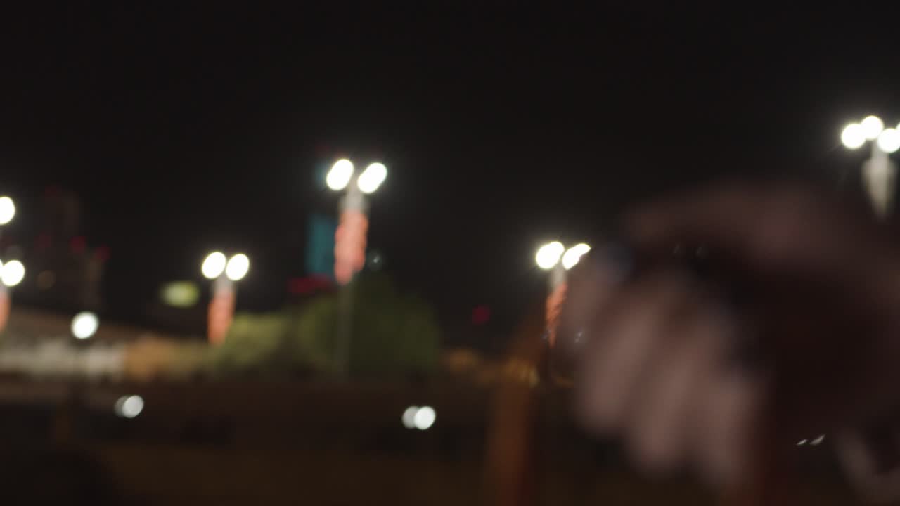 mano con una cinta de guerra rusa