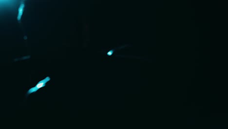 silueta de una persona con poca luz