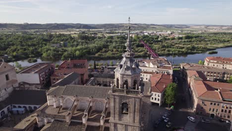 Iglesia-De-Santa-María-La-Mayor-En-Talavera,-Aérea