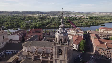 iglesia de santa maría la alcaldesa en la ciudad española de talavera de la reina, imagen aérea