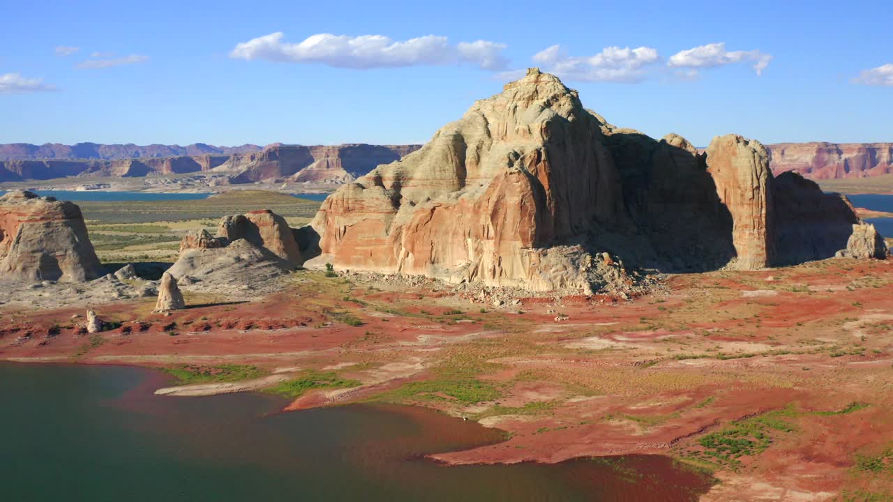 летние кадры с беспилотника на озере пауэлл, штат аризона, сша