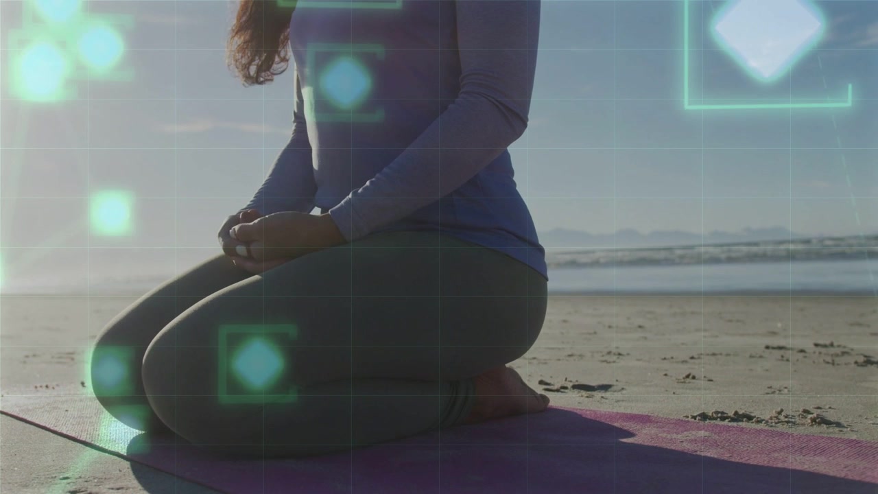 Mulher ajoelhada em um tapete roxo de praia para bem-estar, com ícones verdes surgindo da direita sobre uma grade no tronco.