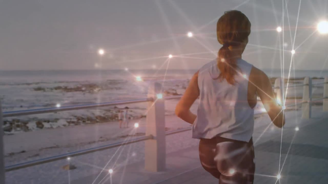 анимация сети соединений и обработка данных над женщиной, бегущей