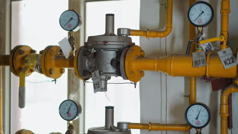 Knot-on-gas-transporting-pipeline-with-meters-and-levers