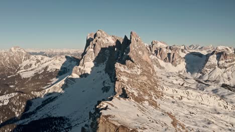 slow dolly adelante drone disparó de frente con seceda ridge