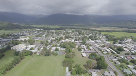 Ländliche-Stadt-Mossman-In-Der-Grafschaft-Douglas,-Queensland,-Australien---Rückzug-Aus-Der-Luft