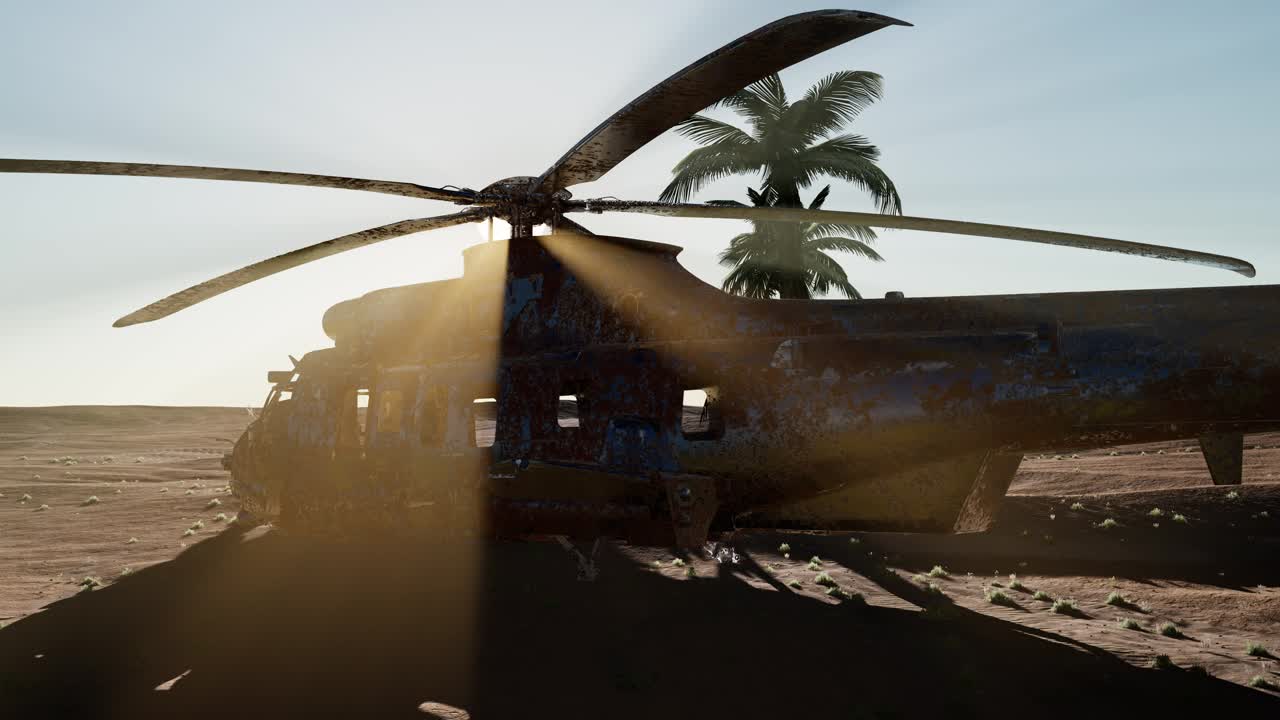 vecchio elicottero militare arrugginito nel deserto al tramonto
