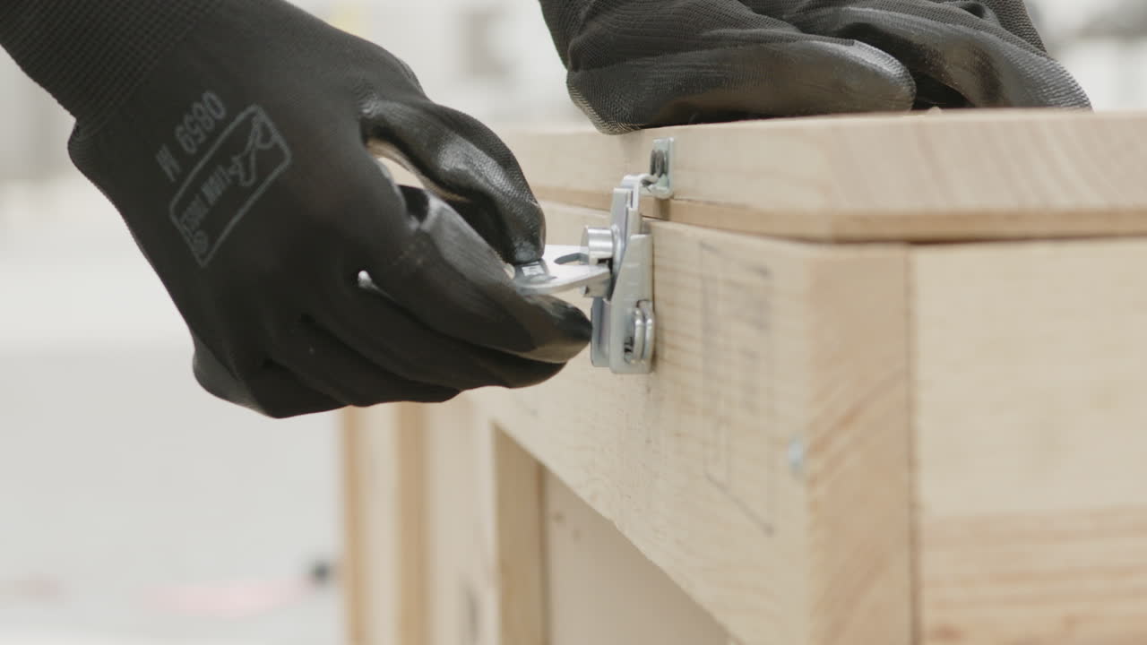 bloccare una scatola di legna