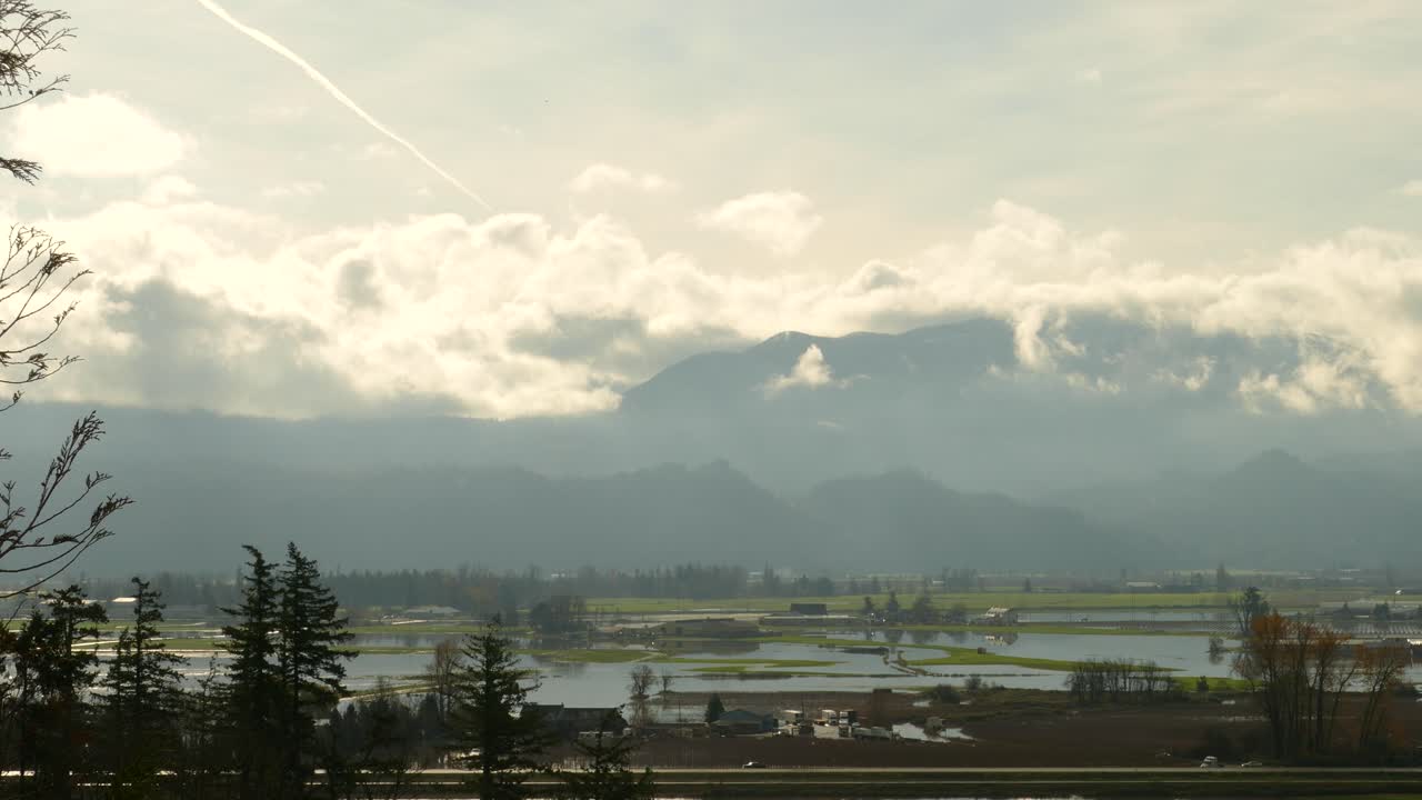 폭풍 전쟁 캐나다 시간 경과 전 스카이라인 위에 두꺼운 구름