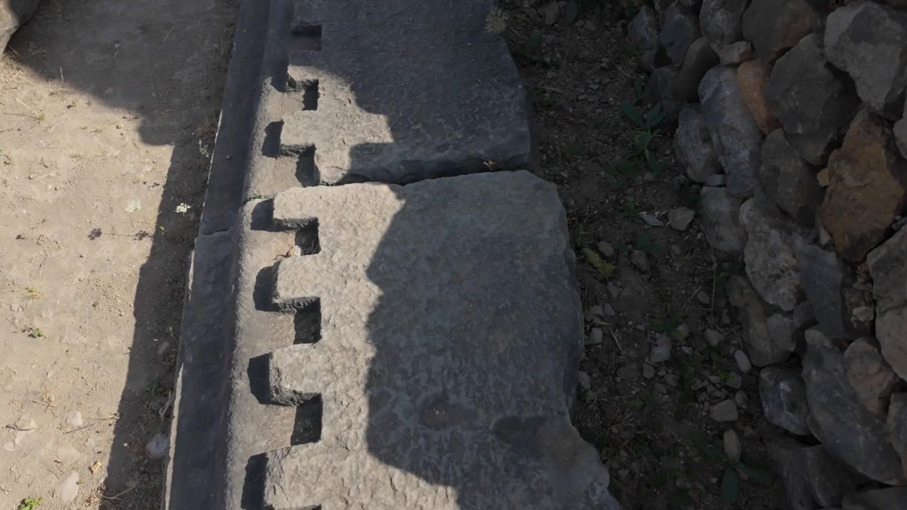 Close-up view of ancient Roman stone masonry at the Volubilis archaeological site in Morocco, highlighting precise stone craftsmanship and historic construction techniques.