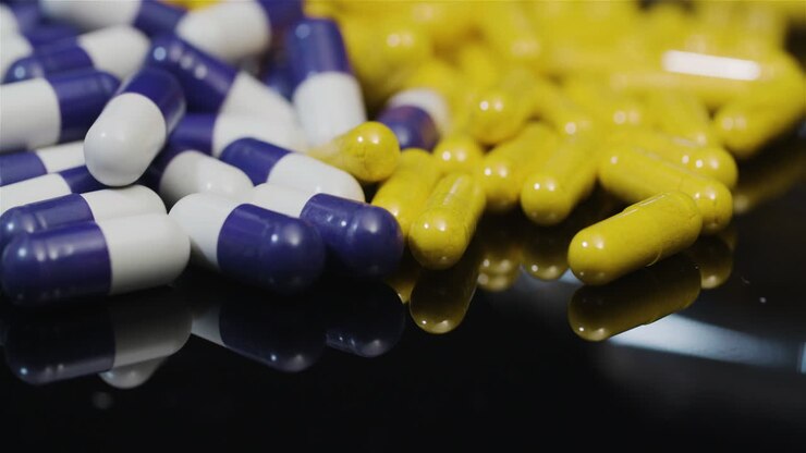 Compresse e pillole mediche in rotazione nell'industria farmaceutica 6