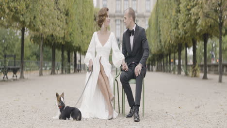 Stylish Couple's Romantic Wedding Pictures in Paris