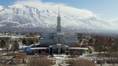 Gorgeous-LDS-Mormon-Temple-in-American-Fork,-Utah---Aerial-Drone-Approach