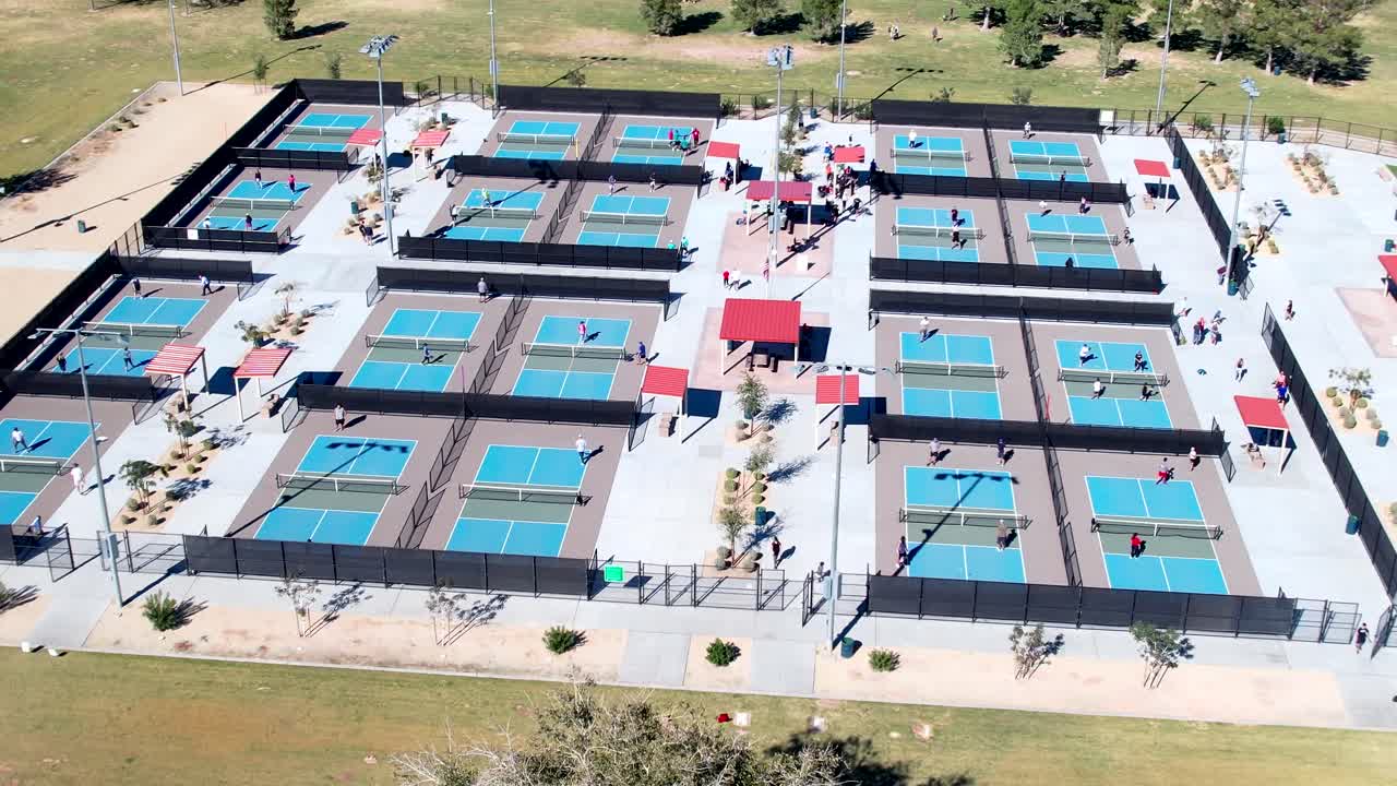 라스베이거스의 피클볼 토너먼트, 인기 스포츠 경쟁, 공중 궤도