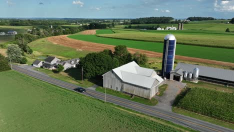 Family-farm-in-USA