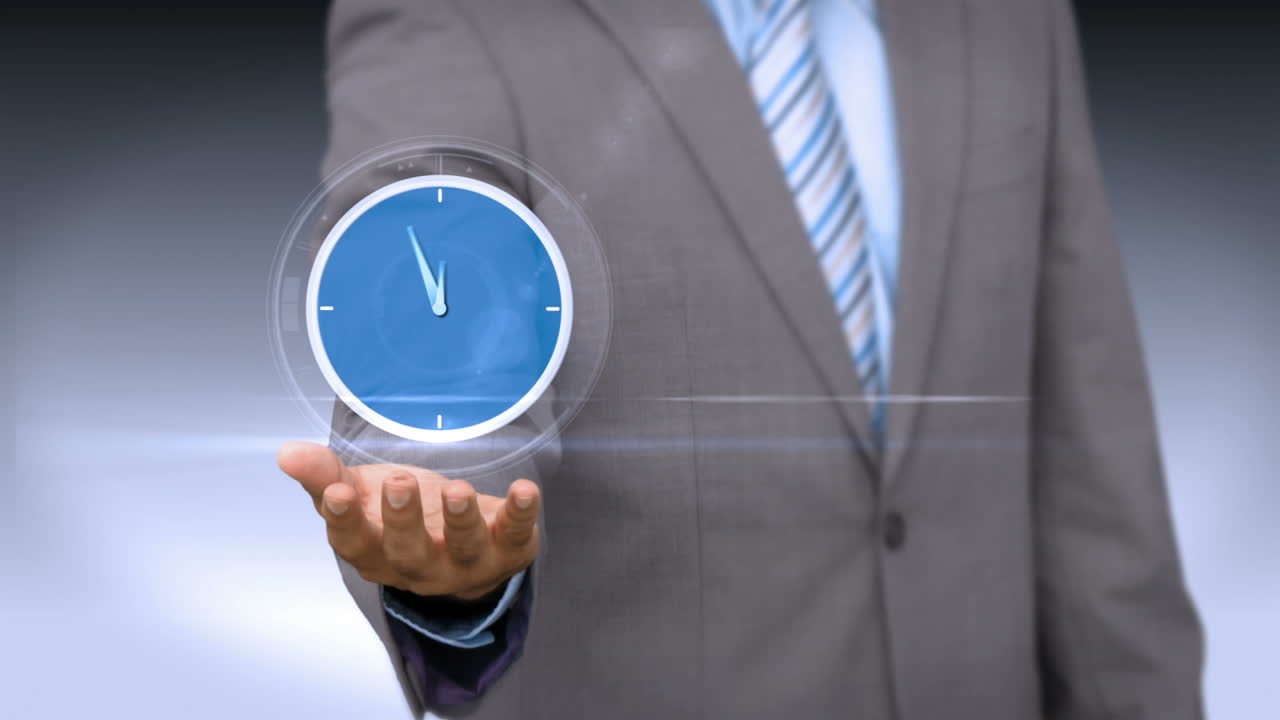 Um empresário segurando um relógio virtual