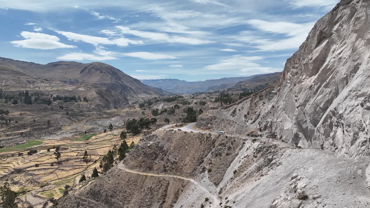 dolly aéreo disparó sobre un cañón con un