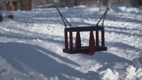 Langsam-Schaukelnde-Schaukel-Auf-Normafas-Spielplatz