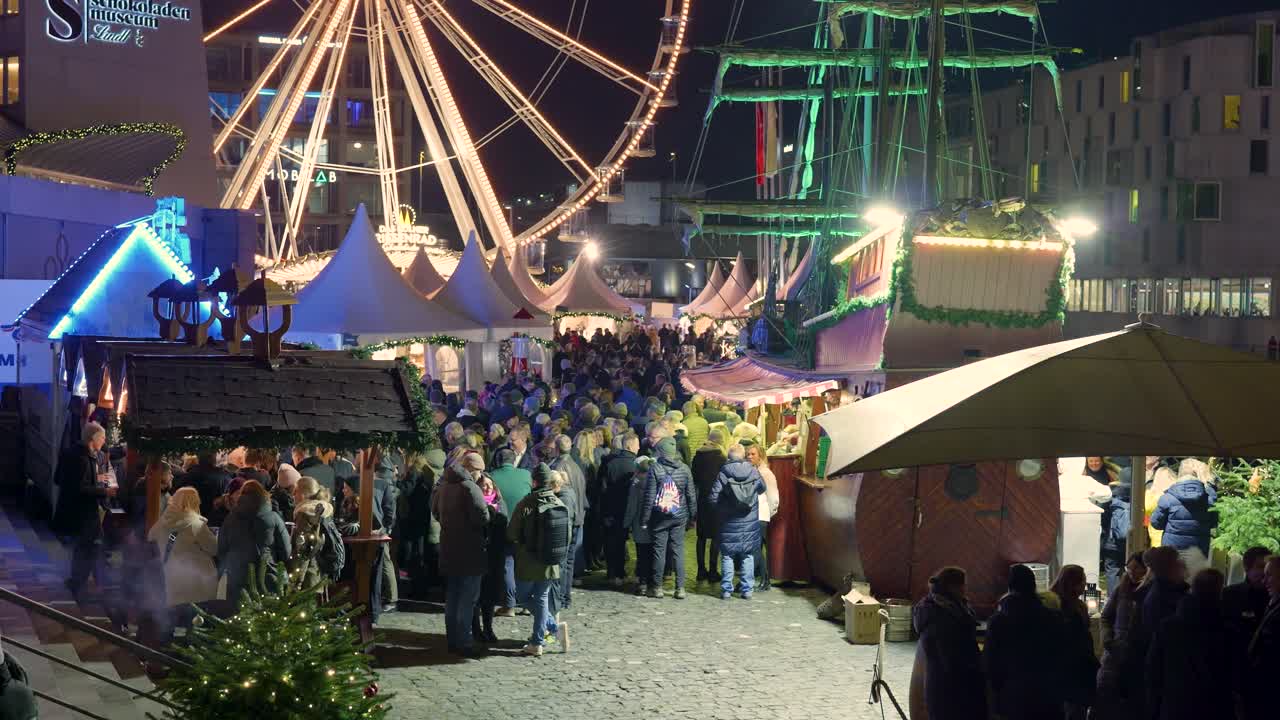 Festlig julemarked om natten