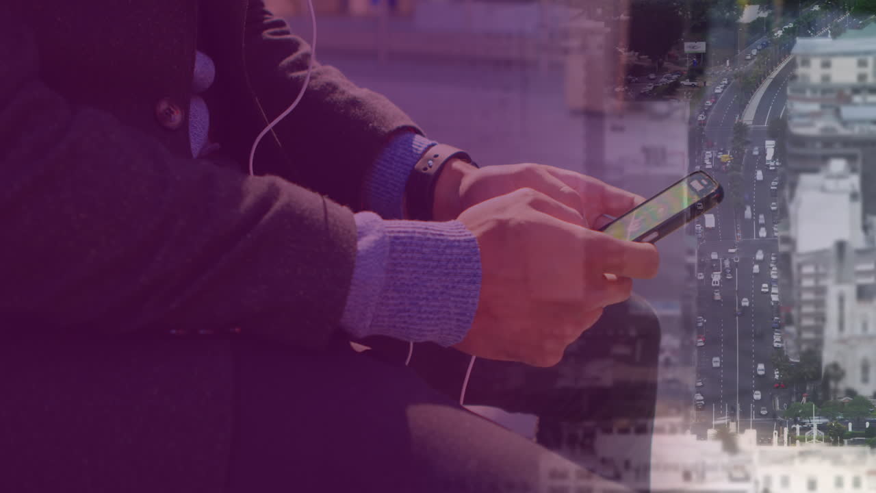 animación de un hombre de negocios biracial en el teléfono sobre el paisaje urbano