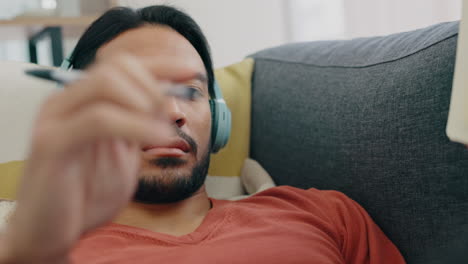 man does online course from home