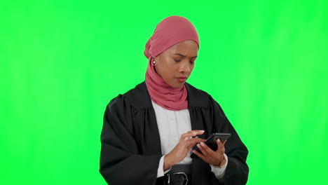 Mujer-Islámica,-Llamada-Telefónica-Y-Estudio-Con-Verde
