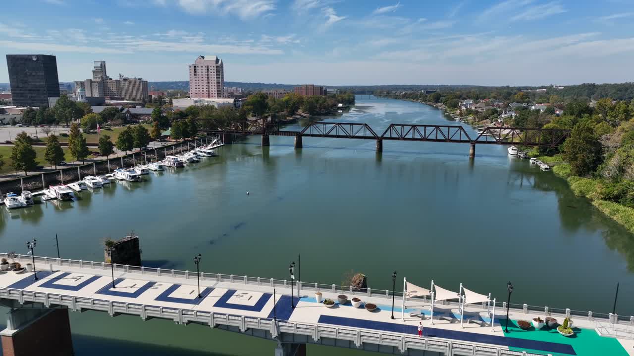 사바나 강은 오거스타 조지아와 사우스 캐롤라이나 국경을 나눕니다.