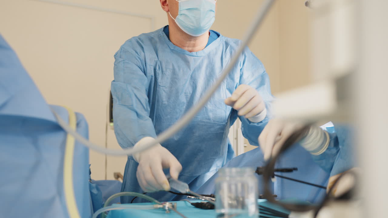 equipo quirúrgico en operación