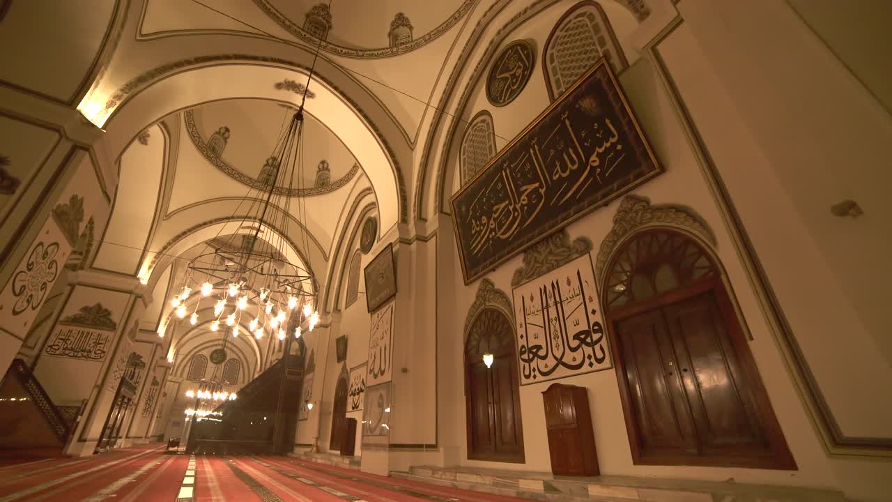 Interno della Grande Moschea Storica Gigante più bella del mondo.