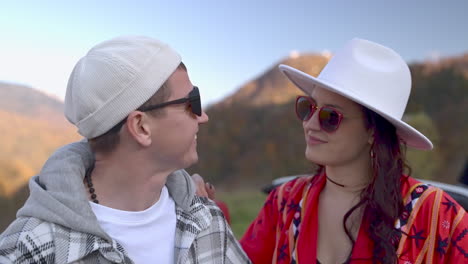 couple enjoying the autumn scenery